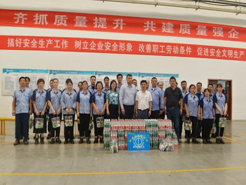 炎炎夏日，市总工会送清凉，丝丝关爱暖人心